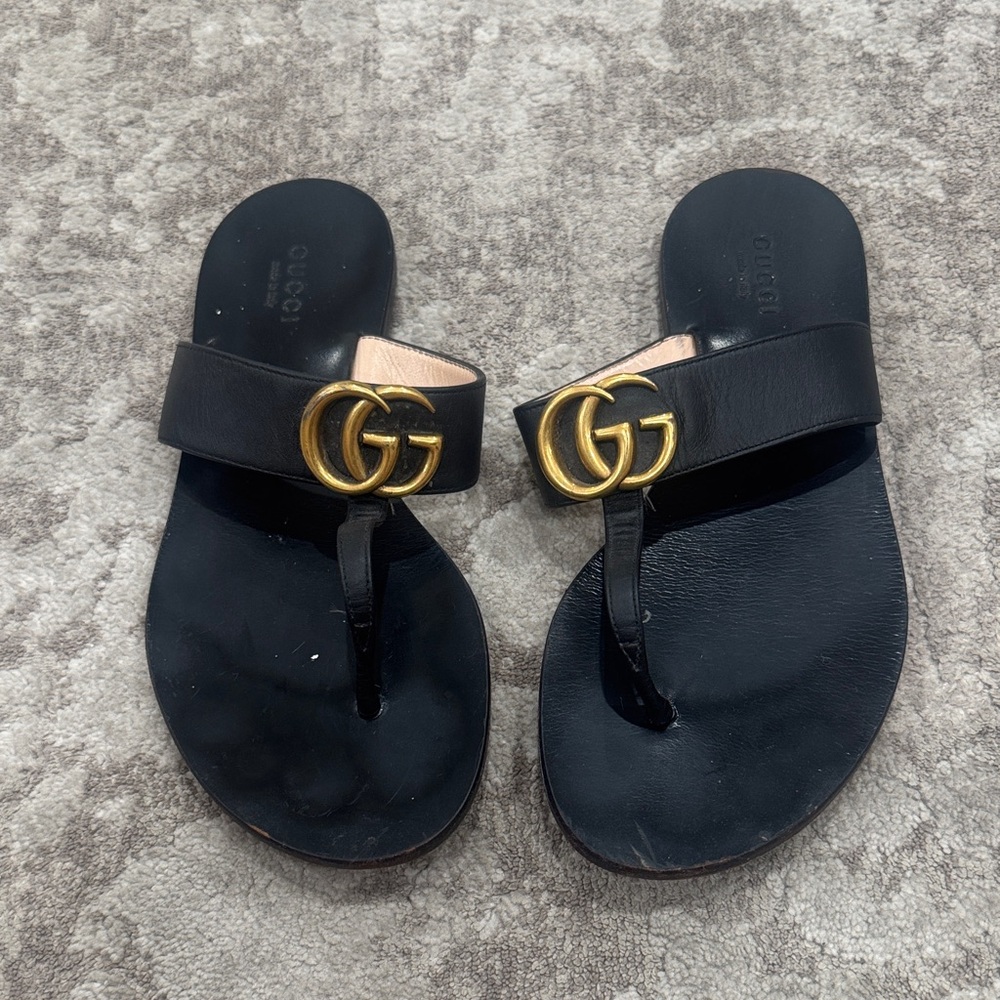 Gucci Black Thong Sandals with Gold Emblem